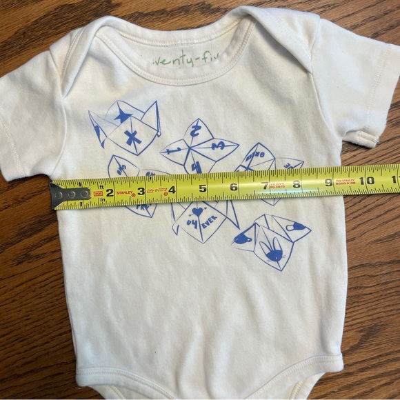 Eleventy Five Ivory Bodysuit with Blue Design size 6-12 mo - Picture 5 of 7